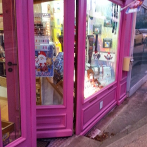 retouche-mercerie-thonon-vitrine