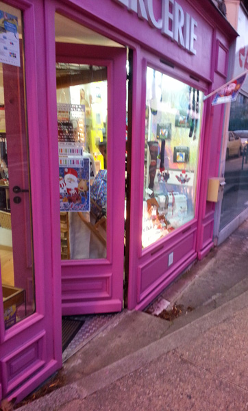 retouche-mercerie-thonon-vitrine